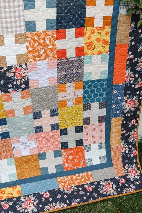 Precuts friendly quilt tutorial - perfect for Charm Packs and Layer Cakes - by Amy Smart Charm Pack Friendly Quilt Patterns, Quilts With Borders, How Many Charm Packs To Make A Queen Size Quilt, Charm Square Scrap Quilt, Charm Pack Superstar Quilt, Cross Quilts, 5" Charm Pack Quilt Patterns Free, Baby Lock Sewing Machine, Amy Smart