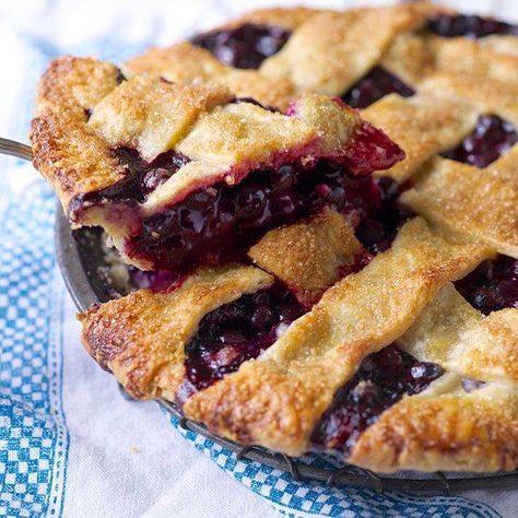 Best Blueberry Pie Recipe, Best Blueberry Pie, Pie Blueberry, Blueberry Pie Recipe, Blue Ribbon Recipes, King Food, Berry Pie, Fruit Pie, Pastry Flour