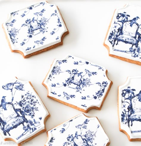 Blue And White Cookies, Toile Cake, White Cookies, Paint Cookies, Pretty Cookies, Fancy Cookies, Fashion Cakes, Beautiful Cookies, Iced Cookies