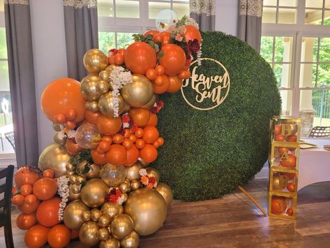 Burnt Orange And Gold Table Setting, Orange And Gold Balloon Arch, Burnt Orange Balloon Garland, Orange And Gold Party Decor, Burnt Orange Balloons, Boxwood Hedge Backdrop, Thanksgiving Dining Table Decor, Round Boxwood, Hedge Backdrop