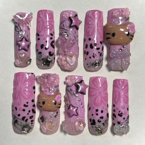 Rokku Gyaru Nails, Gyaru Nails Short, Wacky Nails, Harajuku Nails, Hello Kitty Handmade, Nails Korean, Y2k Hello Kitty, Nail Charm, Punk Nails