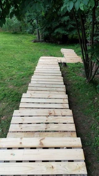 200 Foot Outdoor Staircase Made From Pallets : 9 Steps (with Pictures) - Instructables Porch Made From Pallets, Stairs Outdoor Landscape, Pallet Steps Outdoor, Pallet Stairs Outdoor, Wood Steps Outdoor, Deck Made From Pallets, Pallet Pathway, Pallet Steps, Homestead Organization