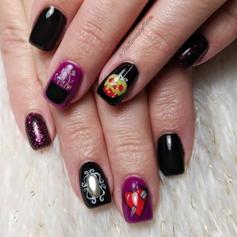 Snow White Nails Designs Disney, Snow White Nail Art, Snow White Nails Designs, Witch From Snow White, Snow White Nails, Disney Nail Designs, Mirror Mirror On The Wall, Mirror On The Wall, White Nail Designs