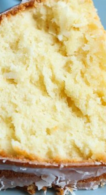 Coconut Cream Cheese Pound Cake Coconut Pound Cake, Coconut Cream Cheese, Coconut Banana Bread, Coconut Pound Cakes, Weight Watcher Desserts, Cheese Pound Cake, Cake With Coconut, Rich Cake, Coconut Cake Recipe