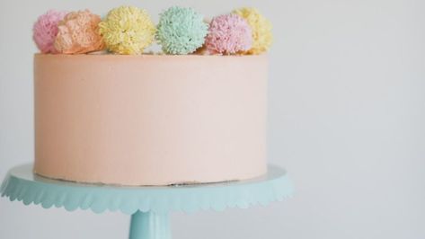 Pom Pom Cake Tutorial - Studio 5 Pom Pom Cake, Wedding Cake Tutorial, Nice Cakes, How To Make Frosting, Pink Birthday Cakes, How To Make A Pom Pom, Childrens Birthday Cakes, Delicious Cake, Cake Display