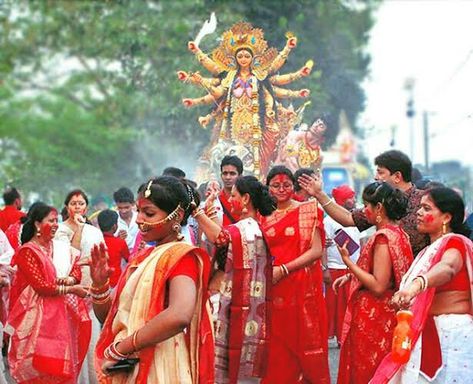 Vijay Dashmi, Durga Puja Kolkata, Holi Pictures, Indian Things, Durga Pooja, Indian Army Wallpapers, Bengali Culture, Navratri Wishes, India Street