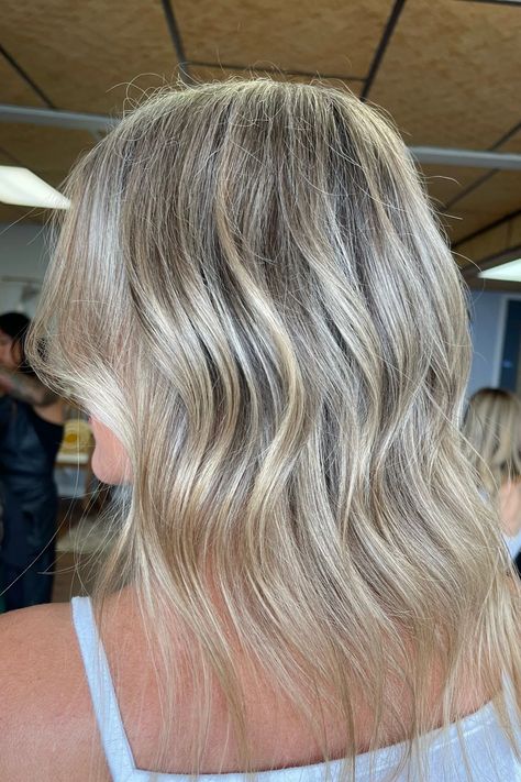 A natural look with golden blonde highlights to hide gray. Blonde Highlights To Hide Grey Hair, Blonde Highlights On Graying Hair, Gray Hair With Blonde Highlights, Dimensional Lowlights, Best Hair Color To Hide Grey Hair, Grey Blending Highlights Blondes, Blend Grey Hair, Blending Highlights, Grey Blending Highlights