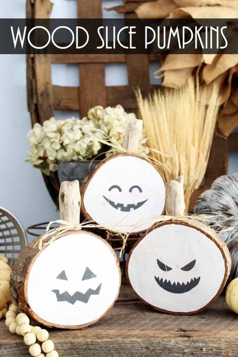 Make these wooden pumpkins from log slices for some great Halloween decor! Perfect for your rustic, farmhouse style home decor! If you love fall decorating, this easy craft project is for you! #farmhouse #halloween #rustic Wood Slice Pumpkins, Porche Halloween, Cake Fall, Cake Pumpkin, Easy Diy Halloween Decorations, Porch Pumpkins, Pumpkin Display, Log Slices, Farmhouse Halloween