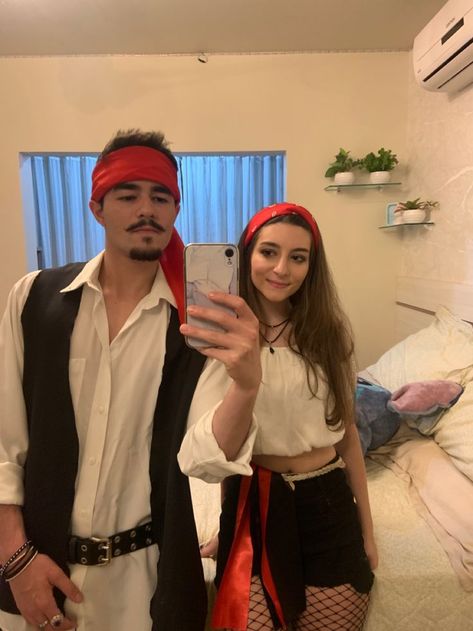 Hot Vampire Couple Costumes, Basic Couples Halloween Costumes, Male Pirate Costume Diy, Cute Cupple Costumes, Creative Costumes For Couples, Halloween Costumes 2022 Men, Couple Halloween Costumes Pirates, Guy Pirate Costume, Pirate Halloween Costumes Men