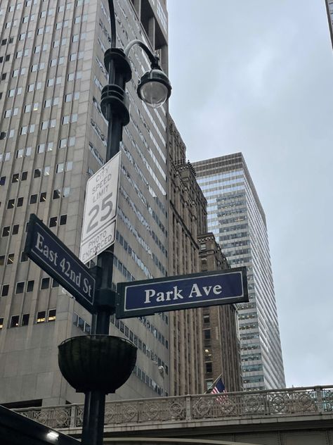 New York Street Signs, 42nd Street, Living In New York, I ❤ Ny, Concrete Jungle, Park Avenue, New York Street, Models Off Duty, Street Signs