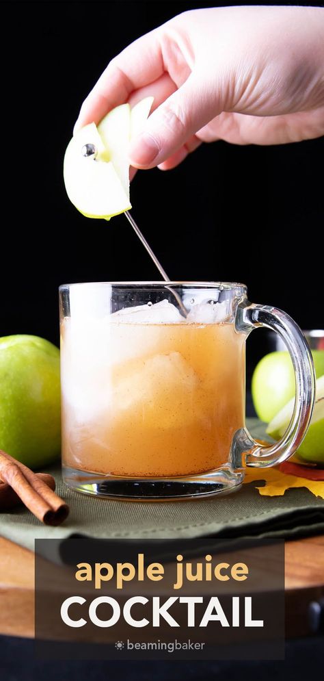 Tart apples combine with sweet maple syrup and a spike of vodka for apple pie in cocktail form: the best apple juice cocktail! | Recipe at BeamingBaker.com Apple Juice Cocktail Recipes, Apple Juice Cocktail, Gluten Free Desserts Holiday, Vodka Based Cocktails, Apple Juice Drinks, Maple Cocktail, Spritz Drink, Orange Juice Cocktails, Cocktail Syrups