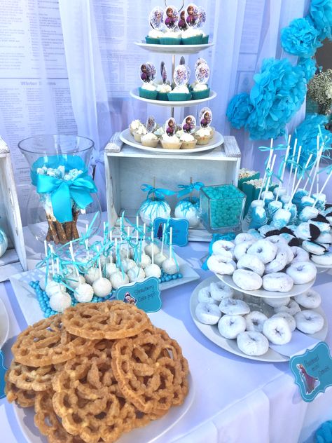 Frozen Theme Party Table, Frozen Party Candy Table, Frozen Birthday Party Treat Table, Elsa Party Snacks, Frozen Sweet Table Ideas, Frozen Disney Desserts, Frozen Dessert Table Ideas, Frozen Sweets Table Ideas, Frozen Party Treats Ideas