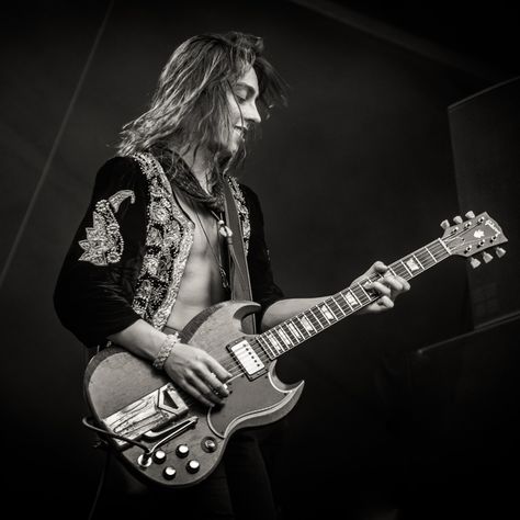 Jake Kiszka Guitar, Greta Van Fleet Quotes, Jake Kiszka, Musician Photography, Greta Van Fleet, Jack Kerouac, New Rock, Jim Morrison, Timothee Chalamet