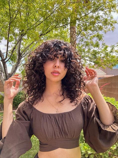 Full Curly Bangs, Curtain Bangs 3b Hair, Medium 3b Curly Hair, Curly Bangs Wispy, Curly Shag Haircut 3b, Curly Rounded Layers, 3b Hair Layers, Round Face Curly Bangs, Curly Bangs 2c