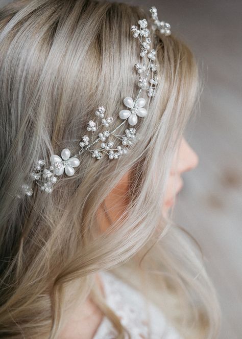 Bridal Headband Pearl, Wedding Diadem, Crown Wedding Hair, Wedding Hairstyles With Crown, Head Ornaments, Chignon Wedding, Headband Pearl, Pearl Crown, Wedding Hair Vine