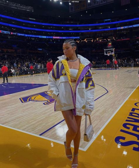 Nba Wife Aesthetic, Basketball Wife Aesthetic, Basketball Game Outfit Women, Basketball Jersey Outfit, Basketball Game Outfit, Basketball Girlfriend, Basketball Wives, Barbie Ferreira, Smart Casual Women