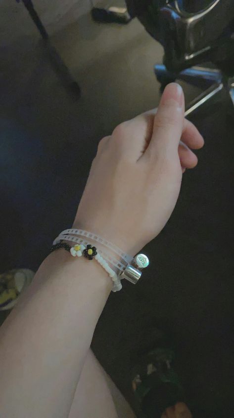 Kpop Idol Bracelet, Kpop Bracelet, Svt Weverse, Seventeen Weverse, Strap Mask, Foot Bracelet, Bracelets Handmade Diy, Manik Manik, Lee Jihoon