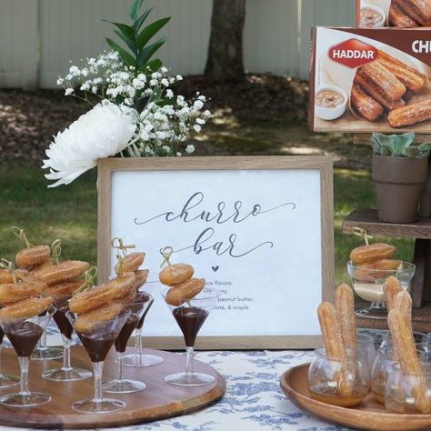 Churro Bar Set Up, Churros Serving Ideas, Churros For Party, Churro Station Bar Ideas, Churro Display Dessert Tables, Churros Dessert Table, Churro Bar Party, Churros Party Display, Churro Station Wedding