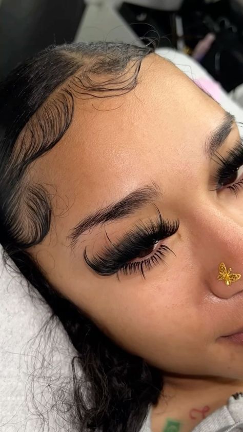 Natural Fake Eyelashes, Exotic Hairstyles, Lashes Tutorial, Eyelash Technician, Eyelash Extensions Styles, Lash Extensions Styles, Perfect Eyelashes, Pretty Lashes, Makeup For Black Skin