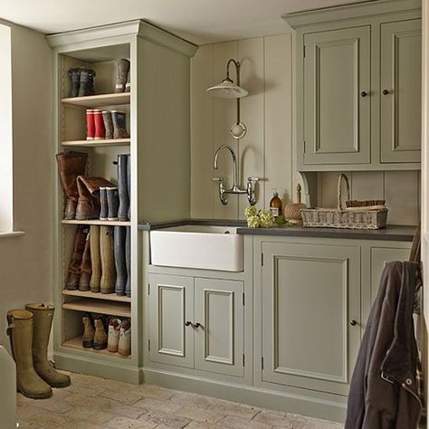 Elle's Kitchen Extension Of Dreams - Rock My Style | UK Daily Lifestyle Blog Cabin Mudroom, Boot Room Utility, Utility Room Storage, Utility Room Designs, Laundry Room/mud Room, Basement Laundry Room, Painted Cupboards, Mudroom Laundry Room, Cream Walls