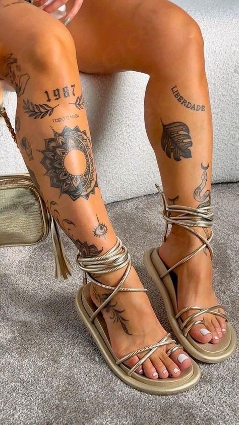 Katy Hearn Tattoo, Tattoo Leg Woman, Woman Leg Tattoo, Tattoo Bein Frau, Back Of Leg Tattoos, Mujeres Tattoo, Woman With Tattoos, Earthy Tattoos, Full Leg Tattoos