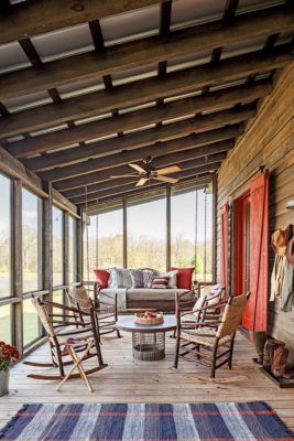 Screened Porch Design Ideas-30-1 Kindesign Rustic Porch Ideas, Veranda Design, Porch Kits, Porch Design Ideas, Screened Porch Designs, Rustic Backyard, Building A Porch, Rustic Porch, Front Porch Design