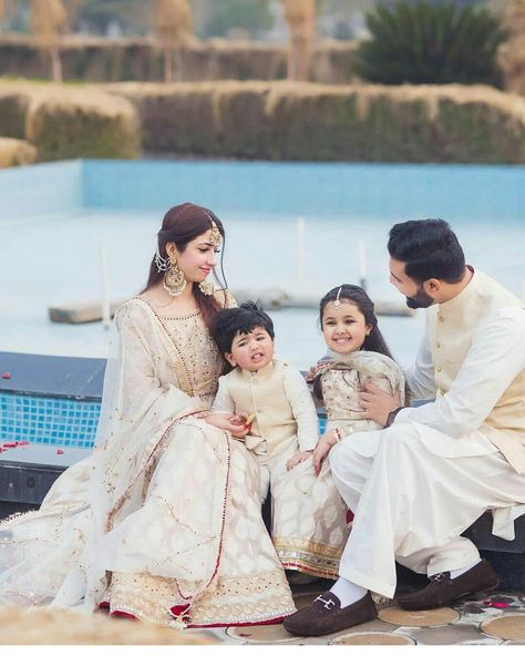 Dream Photoshoot, Mom And Son Outfits, Mom Daughter Matching Dresses, Saree Function, African Bridal Dress, Family Photoshoot Poses, Mother Daughter Dresses Matching, Mom And Daughter Matching, Mother Daughter Dress