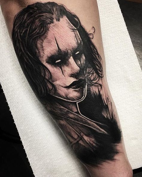 Brandon Lee The Crow Tattoo, The Crow Tattoo Ideas, Eric Draven Tattoo, The Crow Tattoo Movie, The Crow Movie Tattoo Ideas, Crow Ideas, The Crow Tattoo, Bullseye Tattoo, Horror Sleeve