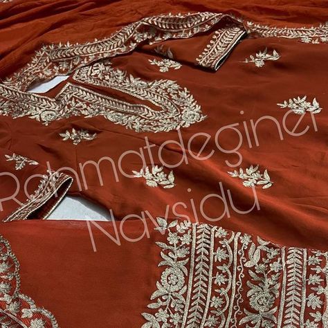 Aari Work Suit Design, Black Suit Embroidery Designs, Black Suit Embroidery, Machine Work Suits, Suit Embroidery Designs, Dandiya Dress, Embroidery Designs Ideas, Suit Punjabi, Suit Embroidery