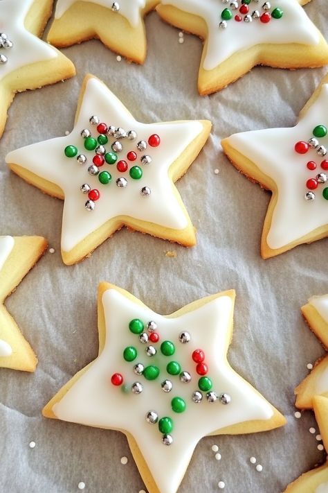 Best Yellow Christmas Sugar Cookies Decorated Star Christmas Cookies, Decorating Star Cookies, Star Cookies Royal Icing, Christmas Cookies Decorated Ideas Easy, Star Royal Icing Cookies, Star Sugar Cookies Decorated, Christmas Star Cookies Decorated, Star Cookie Decorating Ideas, Christmas Cookie Star