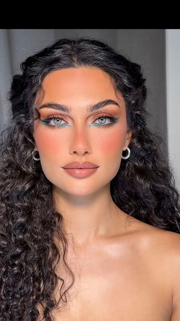 Dubai Makeup Look, Lebanese Makeup Look, Moroccan Makeup, Lebanese Makeup, Arabic Hairstyles, Dubai Makeup, Middle Eastern Makeup, Eid Makeup, Arab Aesthetic