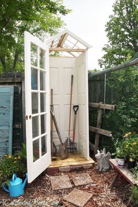 Jay Shafer's DIY Book of Backyard Sheds & Tiny Houses: Build Your Own Guest Cottage, Writing Studio, Home Office, Craft Workshop, or Personal Retreat (Fox Chapel Publishing) Plans, How-to, & a Gallery Outdoor Shed, نباتات منزلية, Backyard Storage, Easy Backyard, Garden Area, Big Garden, Backyard Spaces, Open Door, Building A Shed