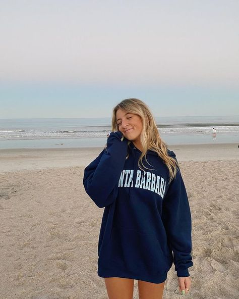 Olive Lynn, Natalie Zacek, Natalie Downey, Beach Instagram Pictures, Surfer Girl Style, Navy Hoodie, Pic Pose, Beach Poses, Summer Pictures