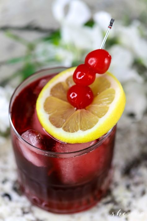 Pomegranate French 75, Creamy Pumpkin Pie Recipe, Pomegranate Cocktail Recipes, Juicy Recipes, Holiday Drinks Alcohol Christmas, Lemon Garnish, Bourbon Drinks Recipes, Christmas Drinks Nonalcoholic, Pomegranate Gin