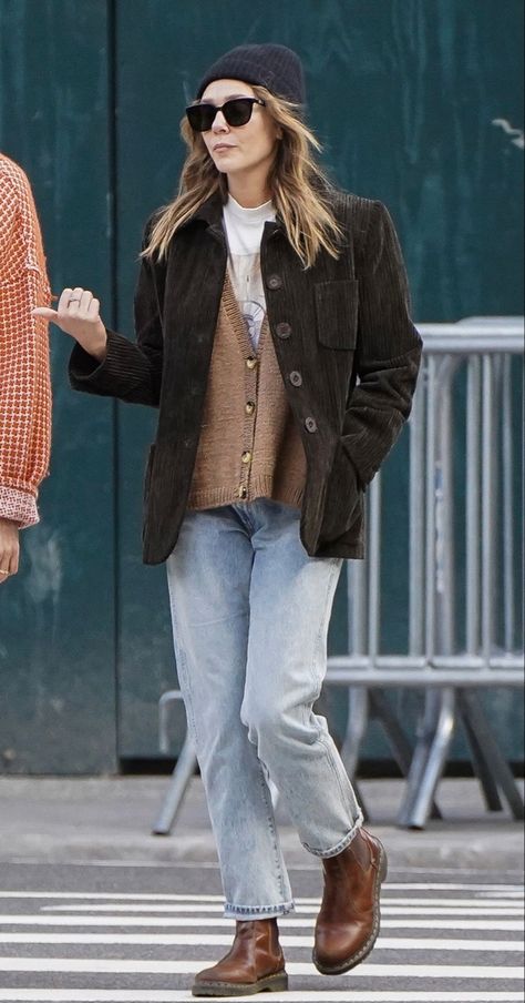 Vogue Looks Inspiration, French Celebrity Style, English Cottage Style Outfit, New York Winter Outfit Going Out, Fall Outfit Dr Martens, Nordic Fall Outfit, Creative Classic Style, Autumn Aesthetic Style, Rustic Chic Outfits