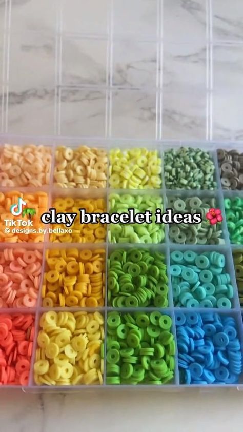 Make Clay Bead Bracelets With Me, Making Bracelets With Clay Beads, Clay Bead Bracelet Ideas Preppy Easy, Ideas For Clay Beads Bracelets, Bracelet Making Set Up, Patterns For Clay Bead Bracelets, People Making Bracelets, Easy Clay Bracelet Ideas, Easy Bracelet Patterns With Beads