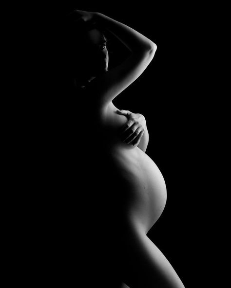 Artistic silhouette 🤍 .⁣⁣⠀⁣⁣⠀⁣⁣⠀ #duedate #pregnancyphoto #motherhoodphotography #maternity #nadiajourphotography #portraitphotography… | Instagram Pregnancy Silhouette Pictures, Silhouette Pregnancy Photos, Pregnancy Silhouette, Pregnant Aesthetic, Maternity Silhouette, Pregnancy Pics, Maternity Photography Poses Pregnancy Pics, Silhouette Pictures, Baby Tank