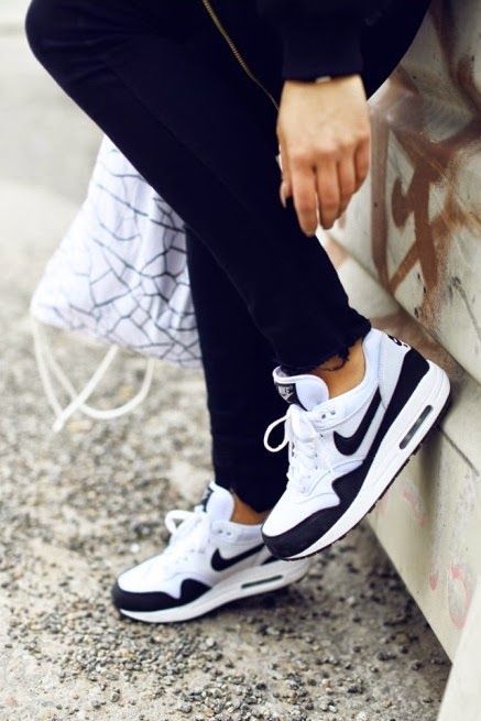 Find great deals on pinterest for Nike Multicolor Shoes in Athletic Shoes for Men. Shop with confidence. Black And White Sneakers Outfit, Nike Airmax 90, Dark Spring, Nikes Shoes, Angelica Blick, Nike Free Runners, Basket Style, Estilo Fitness, Womens Running