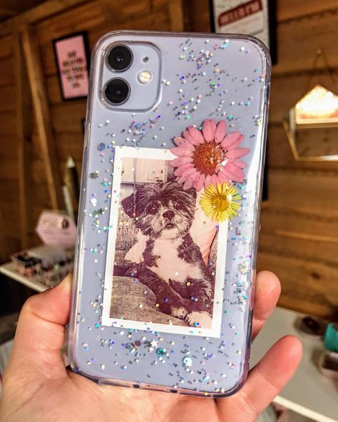 Who doesnt need a photo phone case?! Resin Mobile Cover Ideas, Photo Resin, Diy Resin Phone Case, Resin Phone Case, Case Resin, Resin Arts, Photo Phone Case, Photo Keyrings, Customised Phone Case