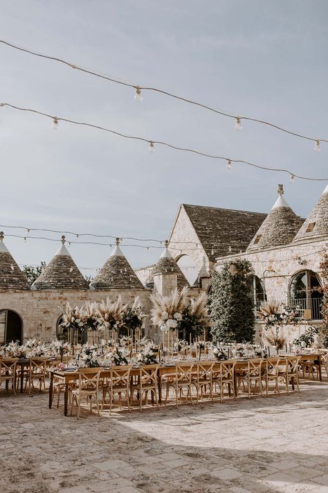 Puglia Wedding Venues, Puglia Italy Wedding, Wedding In Puglia, Zante Wedding, Wedding Puglia, Courtyard Dining, Puglia Wedding, Italian Wedding Venues, Sicily Wedding