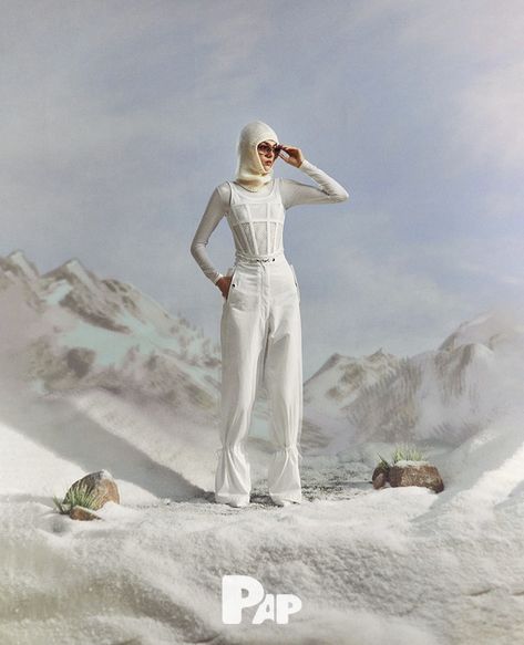 Winter Fashion Shoot Ideas, Snow Asthetics Photos, Snowy Photoshoot Ideas, Winter High Fashion Photoshoot, Snow Vibes Aesthetic, 70s Ski Fashion, Winter Collection Photoshoot, Snow Photo Shoot, Winter Shoot