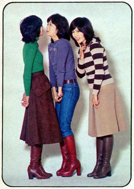 70's girls 1970s High School Fashion, 70s Japan, 일본 패션, 70s Outfits, Seventies Fashion, 90s Fashion Outfits, G K, J G, Eclectic Fashion