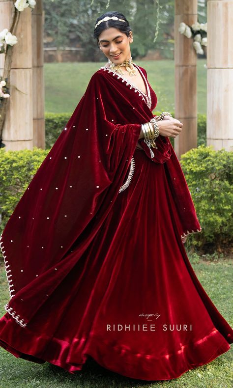 Plain Velvet Lehenga, Velvet Gown Indian, Velvet Gown Design, Velvet Outfits For Women, Red Indian Dress, Red Velvet Lehenga, Light Lehenga, Anarkali With Palazzo, Velvet Shawl Wedding