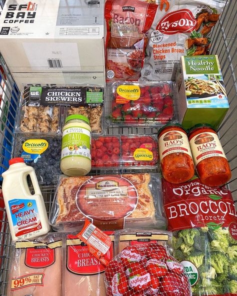 💕Sara’s Keto Journey 💕 on Instagram: “Costco haul. I have a love hate relationship with this place. It has great stuff but always soooooo much money bulk buying🤦🏻‍♀️🤣” Workout Warmup, Costco Haul, Fall Party Food, Grocery Cart, Starting Keto Diet, Love Hate Relationship, Healthy Groceries, Healthy Foodie, Food Diet