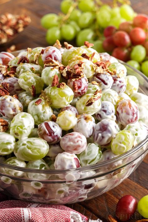 Creamy Grape Salad is a classic fruit salad dessert made with green and red grapes, coated in a creamy sauce, brown sugar, and toasted pecans. Creamy Grape Salad, Thanksgiving Fruit Salad, Fruit Salad Dessert, Grape Dessert, Grape Salad Recipe, Thanksgiving Fruit, Sour Cream Substitute, Frozen Grapes, Grape Recipes