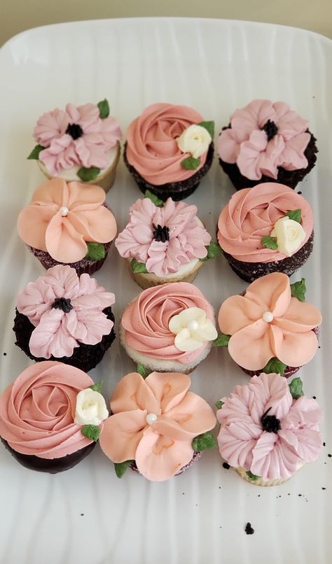 Cupcakes Flores, Baby Shower Cupcakes For Girls, Rustic Cupcakes, Bridal Shower Cupcakes, Express Emotions, Cupcake Cake Designs, Girl Cupcakes, Floral Cupcakes, The Language Of Flowers