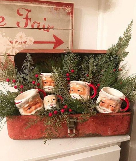 Christmas Booth, Vintage Christmas Crafts, Christmas Vignettes, Country Christmas Decorations, Santa Mugs, Christmas Decorations Rustic, Farmhouse Christmas Decor, Primitive Christmas, Christmas Display