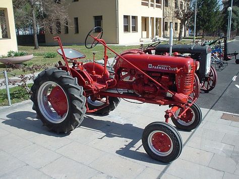 old tractor Antique Tractors For Sale, Vintage Tractors For Sale, Garden Tractors For Sale, Farmall Tractors For Sale, Tractor Manufacturers, Ford 9n Tractor, Tractors For Sale, International Harvester Scout, Small Tractors