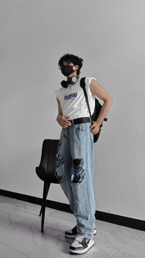 K Pop Style Men, Elegant Male Outfit Aesthetic, K Pop Style Outfits Men, K Street Fashion Men, Male Trendy Outfits, Vintage Outfit Ideas Men, Overalls Outfit Men Street Styles, Mens K Fashion, Casual Poses Men