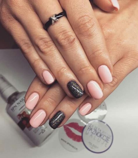 Light Pink Nails With Black Design, Blush And Black Nails, Black And Pink Dip Nails, Black Pink Glitter Nails, Pink And Black Short Nails, Black And Light Pink Nails, Pink And Black Nails Short, Light Pink And Black Nails, Black And Pink Nails Ideas